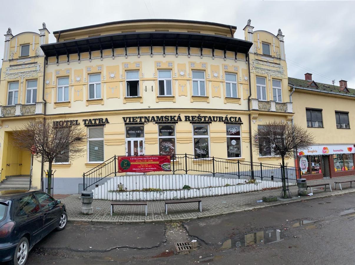 Hotel Tatra Malacky Esterno foto