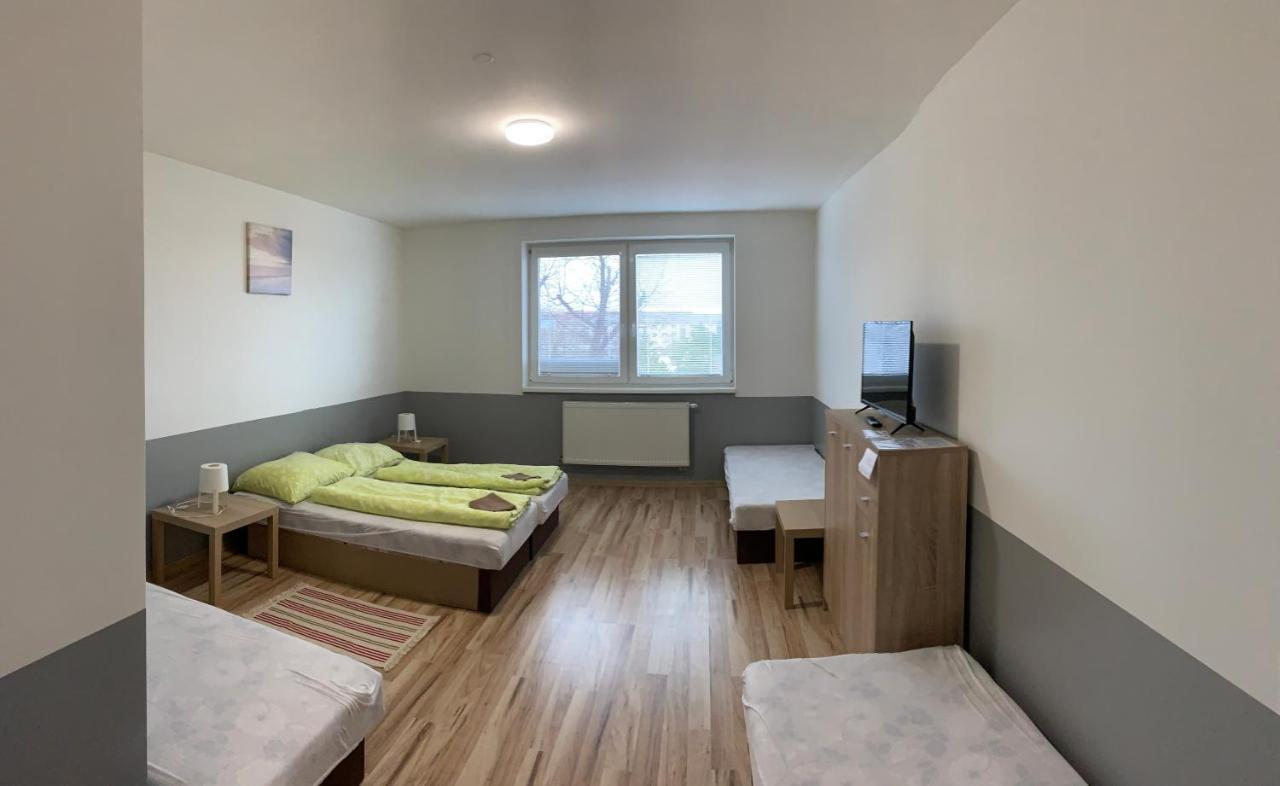 Hotel Tatra Malacky Esterno foto